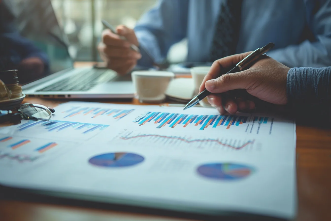 Correlation Coefficient Calculator with scatter plot and trend line, showing r value with strength and direction notes.