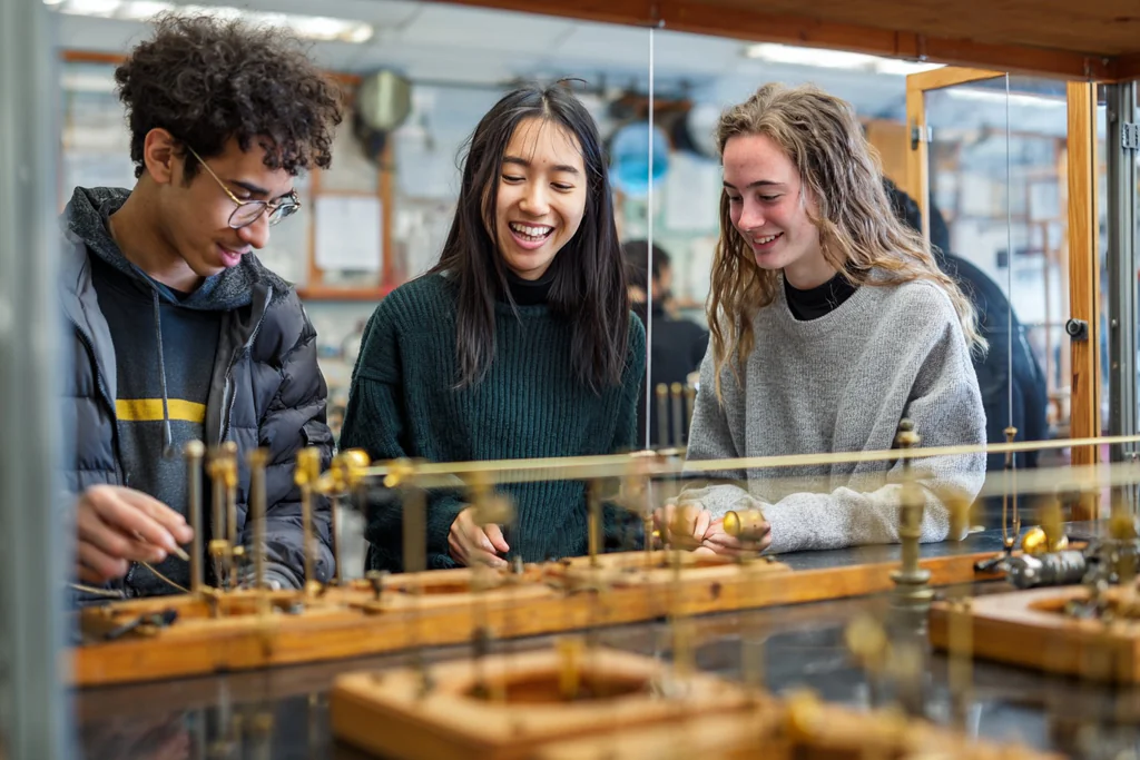 Exponent Calculator — Powers and Exponents with Steps Exponent Calculator - Calculate Powers & Exponents — interface evaluating a^b, negatives/fractions, with step‑by‑step exponent rules.