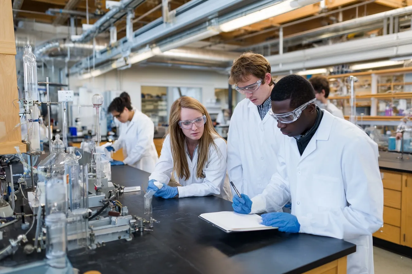 Molar Mass Calculator parsing a chemical formula, summing atomic weights, and showing composition with step‑by‑step chemistry.