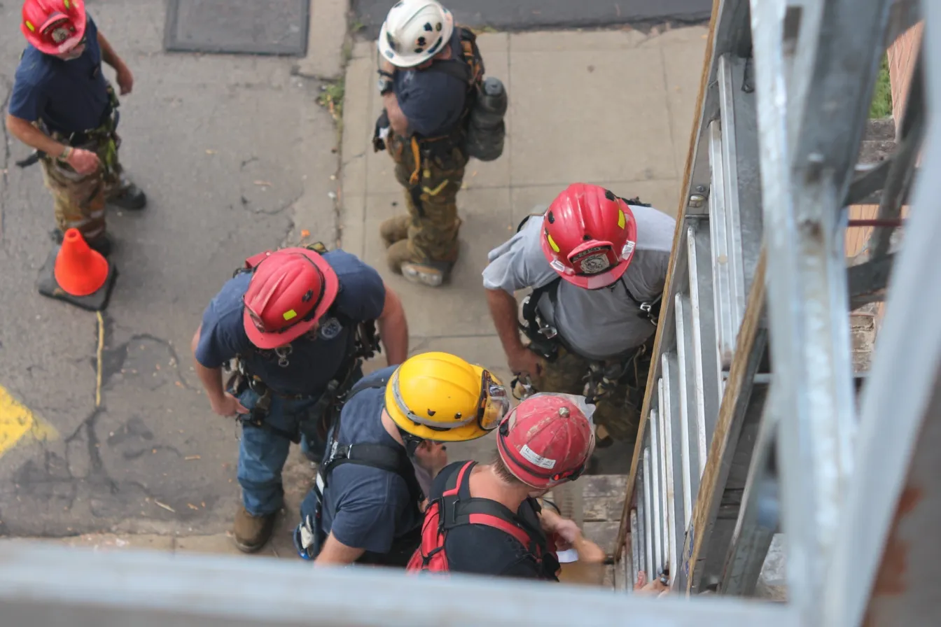 Pythagorean Theorem Calculator with right‑triangle diagram labeled a, b, c and a highlighted c = √(a² + b²) result.